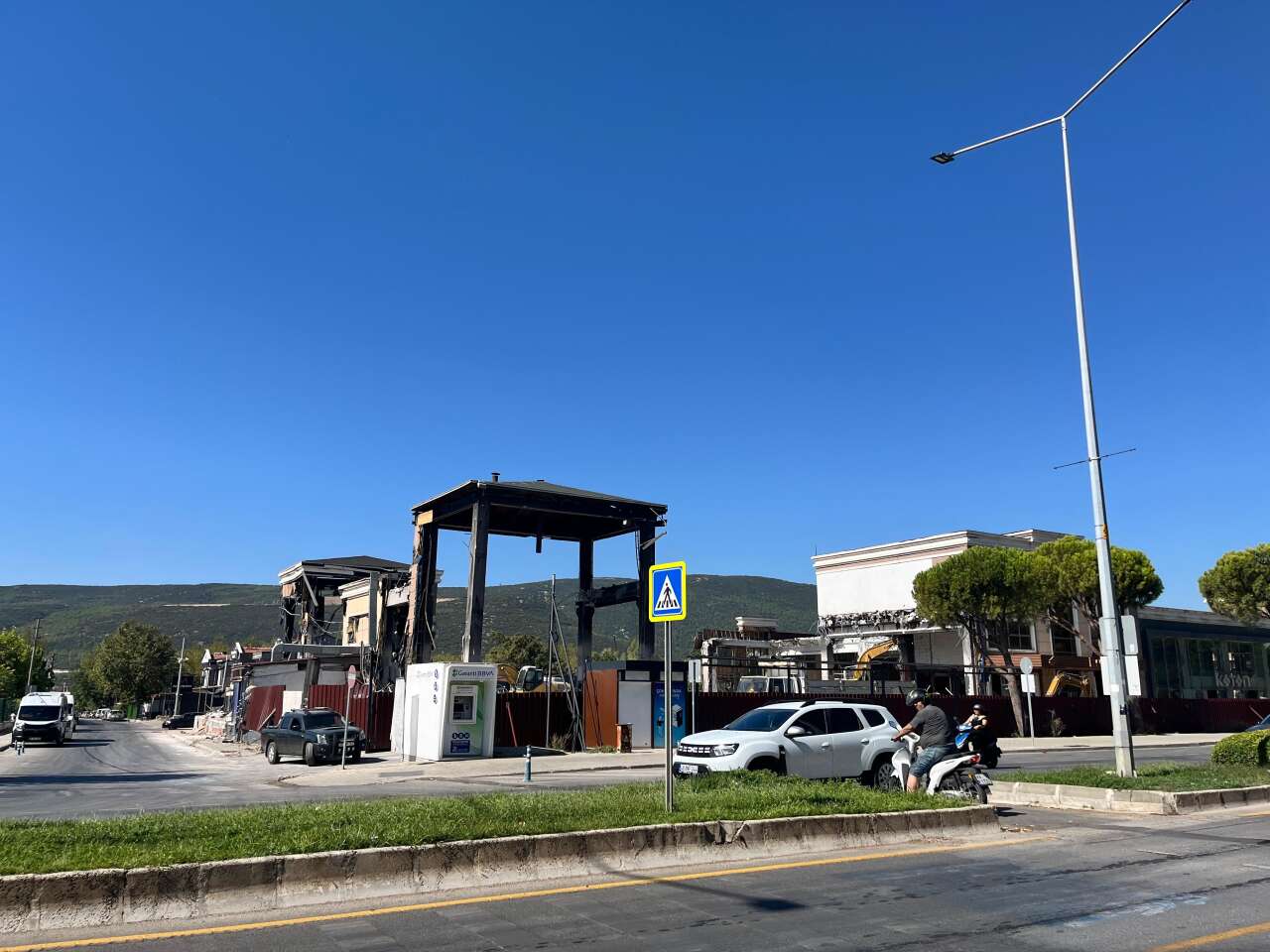 İZAN İş Merkezi Yıkımında Güvenlik Alarmı “Önlem Alınması İçin Kaza mı Bekleniyor?” 3